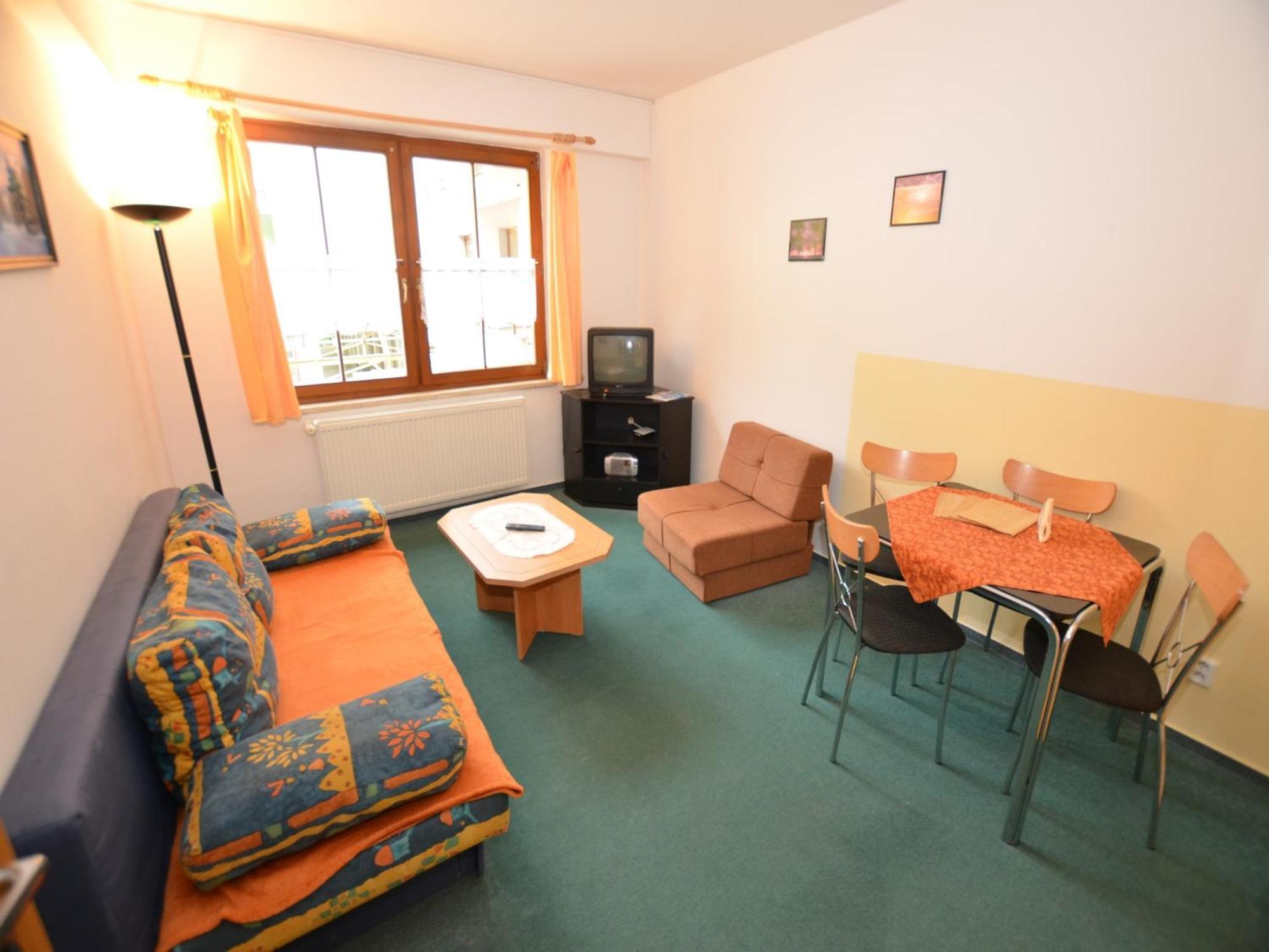 Snug In Near Area *