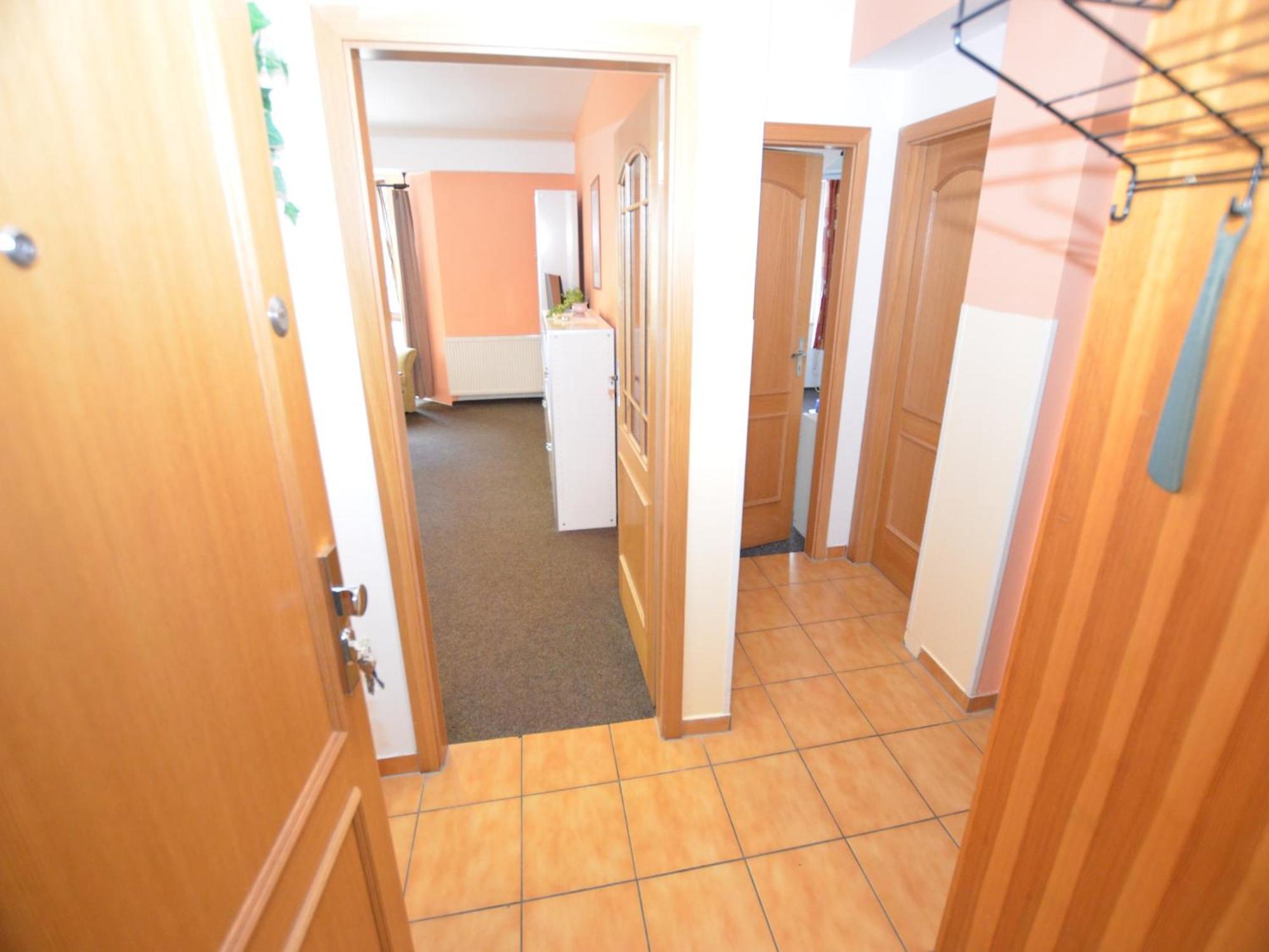 Snug In Near Area Apartment *
