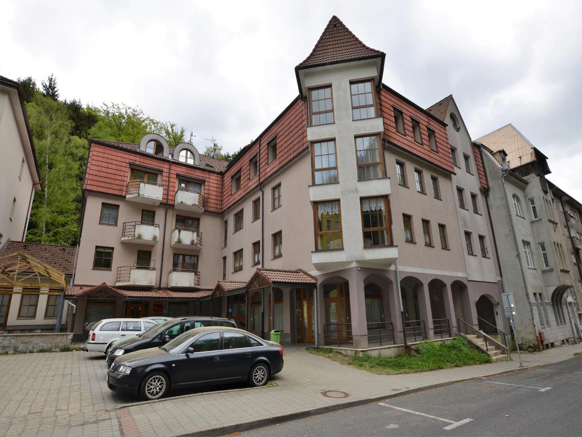 Apartment Snug In Near Area Jachymov