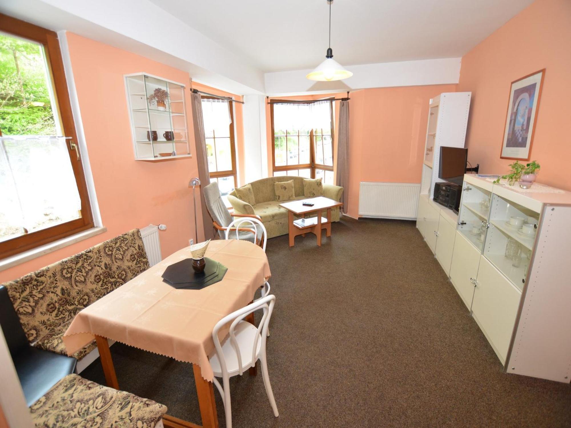 Snug In Near Area Apartment