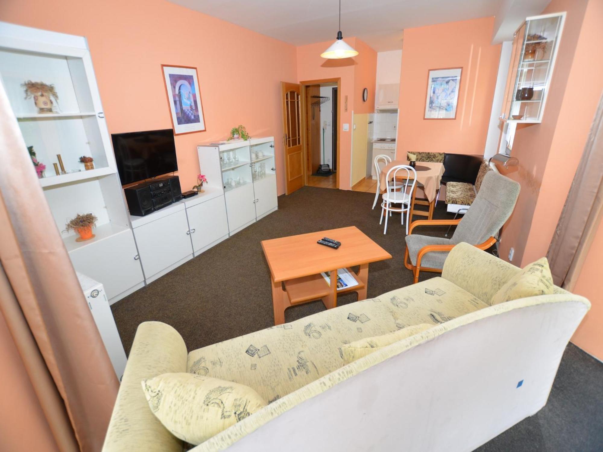 Apartment Snug In Near Area Jachymov
