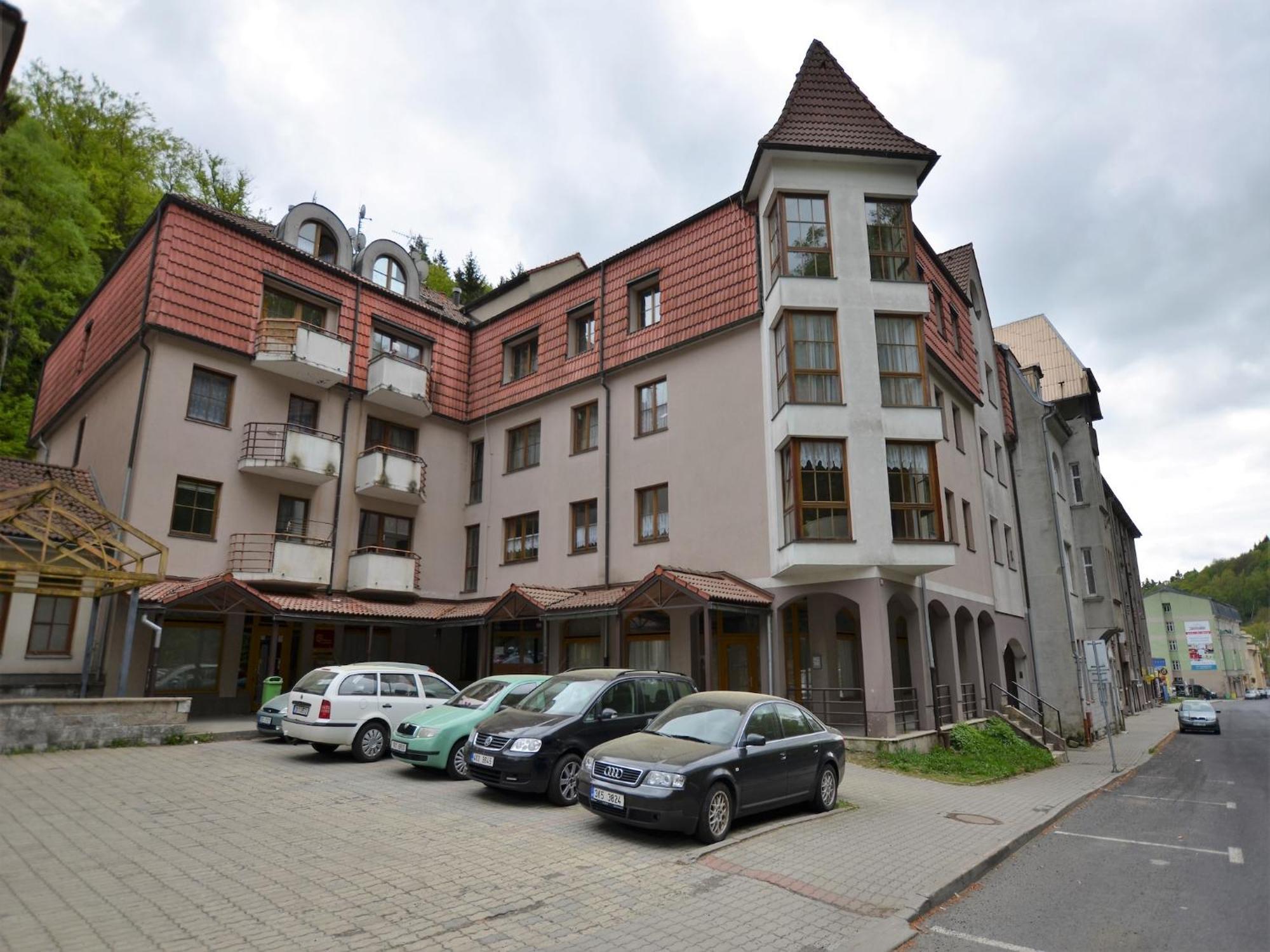 Snug In Near Area Apartment